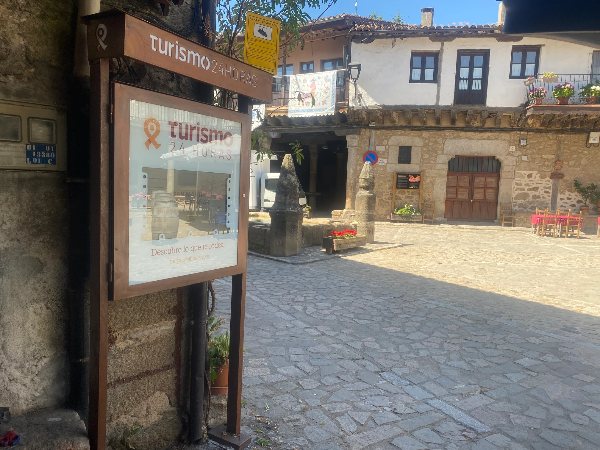 Kiosco de información turística en pueblo